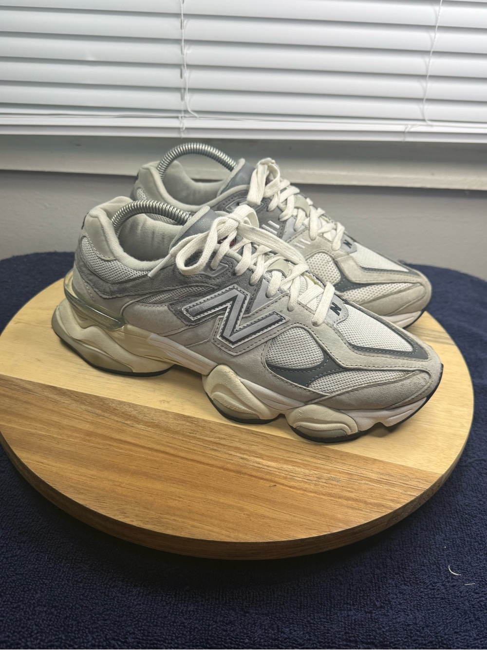 New Balance 9060 (Men’s 7.5 Women’s 9)